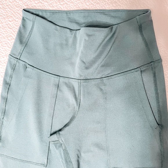 Old Navy Women’s High Rise PowerPress 7/8 Cargo Leggings - Forest Shade, Size S - Picture 5 of 9